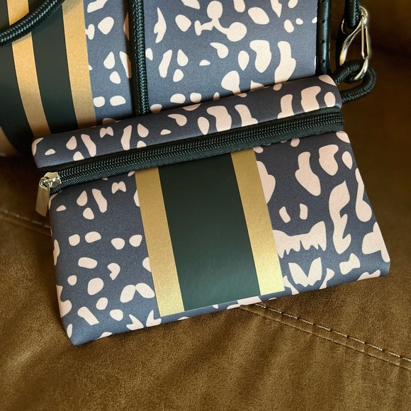 Neoprene Bag w/Matching Zipper Pouch - Picture 2 of 3